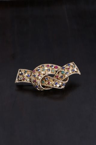 Broche en forme de ruban noué