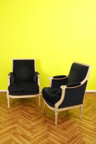 Paire de fauteuils bergère à la reine