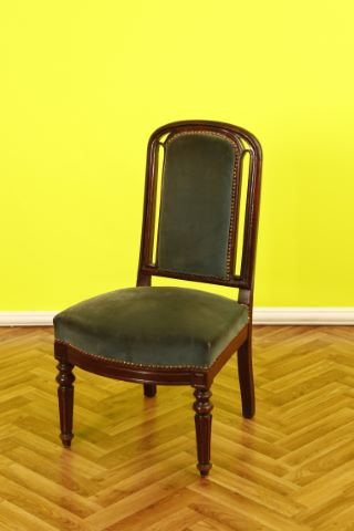 Petite chaise basse