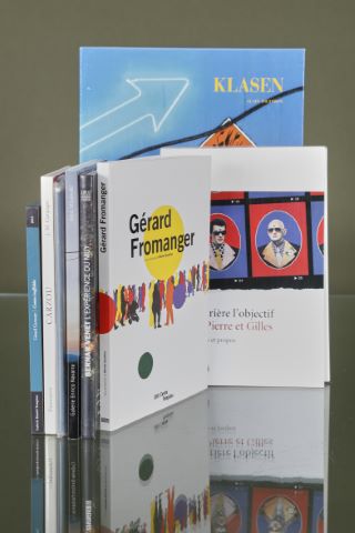 Ensemble de catalogues dédicacés