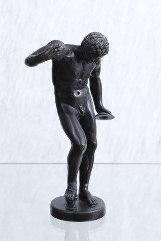 Faune joueur de cymbale