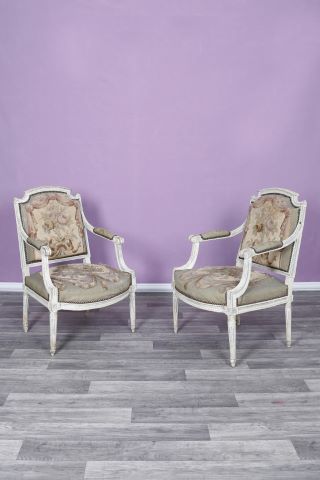 Paire de fauteuils à la reine