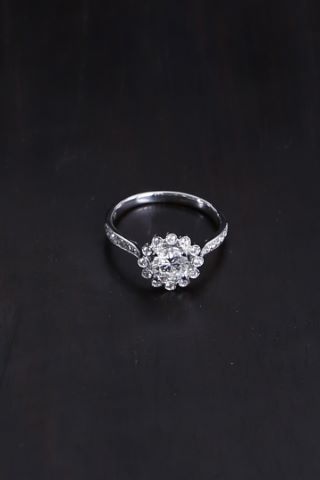 Bague solitaire fleurette