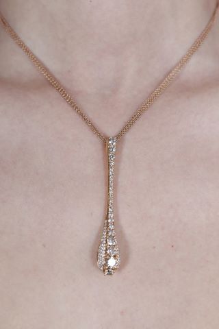 Collier pendentif goutte