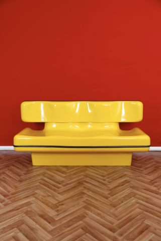 Banc jaune à 3 places