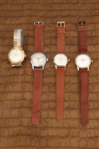 Ensemble de 4 montres-bracelet