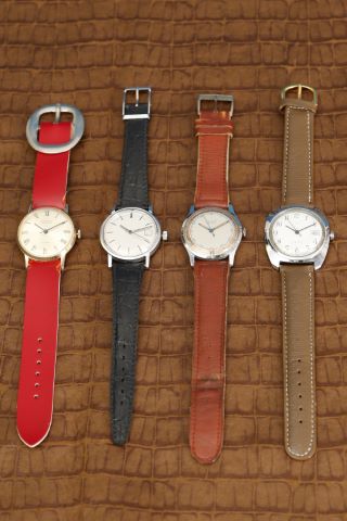 Ensemble de 4 montres-bracelet