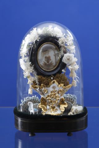 Composition souvenir de mariage sous cloche