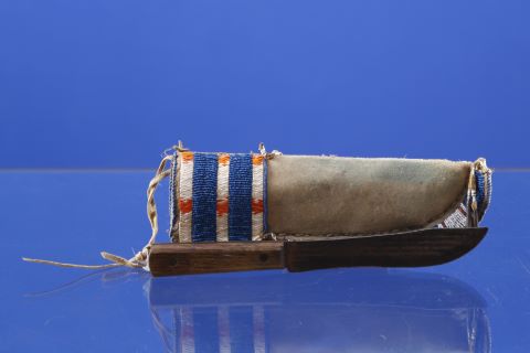 Couteau Pawnee et son étui en cuir vert rawhide