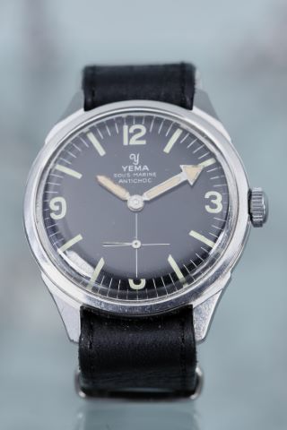 Montre type militaire sous marine