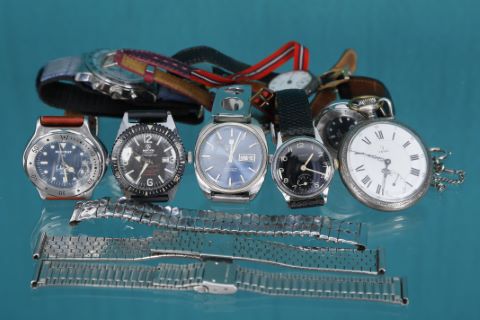 10 montres et 3 bracelets acier