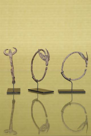 Gurunsi, Burkina Faso 3 bracelets à tête de buffle