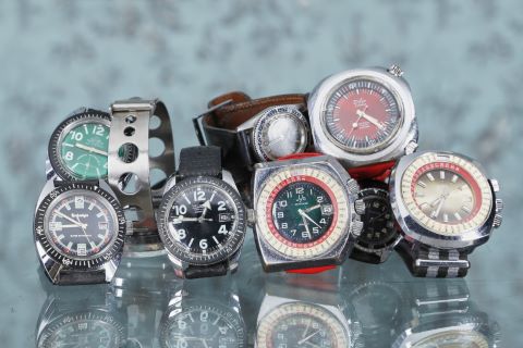 Lot de 11 montres de plongée