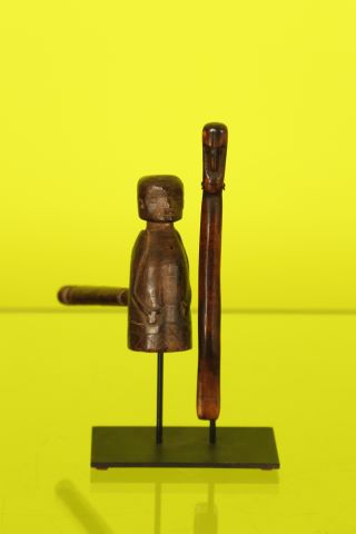Deux figures sculptées