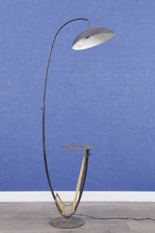 Lampadaire moderniste
