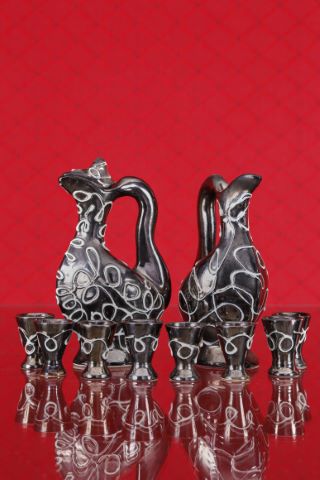 Service à liqueur comprenant 8 verres et 2 carafes