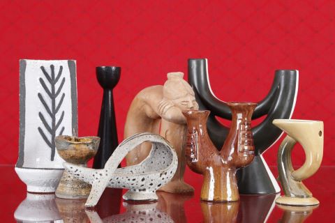 Ensemble de 8 bougeoirs, lampes à huile...