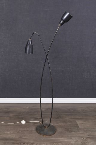 Lampadaire moderniste à deux bras de lumière