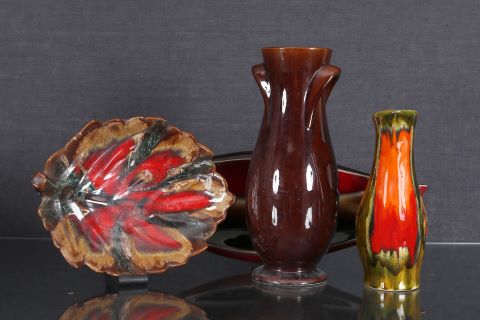 Vallauris et divers 1 vase + 1 pichet + 2 plats...