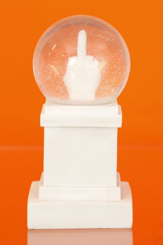 Maurizio Cattelan (né en 1960) Love snowball