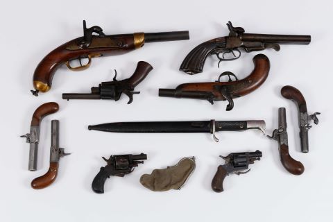 Ensemble de 9 armes de collection