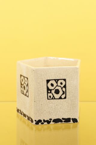 Vase pentagone