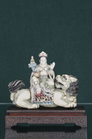 Bouddha sur un chien de Fô