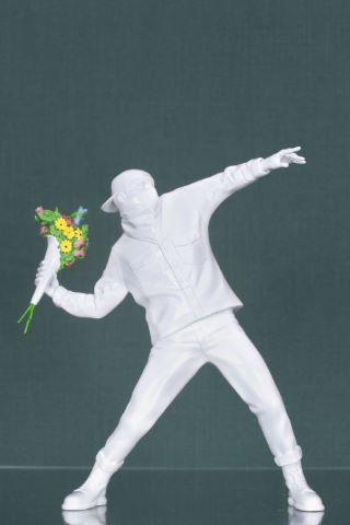 Banksy (né en 1974) et Brandalism Flower Bomber