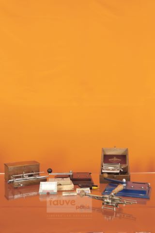 Ensemble de machines à rouler les cigarettes et accessoires