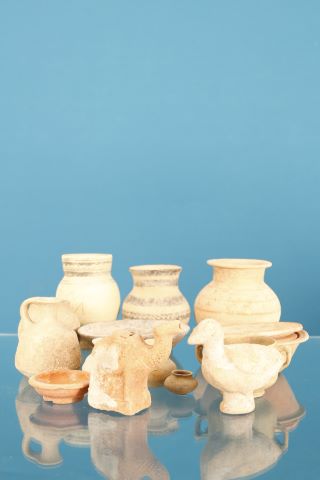 Ensemble de 16 pièces en terre cuite :