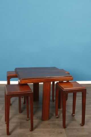Guéridon formant table gigogne