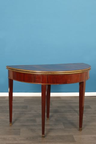 Table à jeux de forme demi-lune