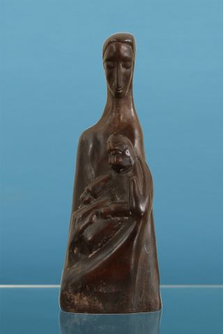 Statue femme à l’enfant