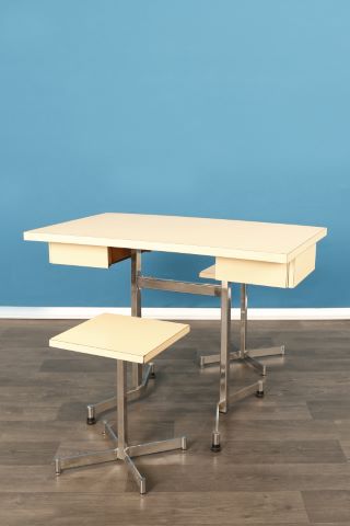 Table et 2 tabourets