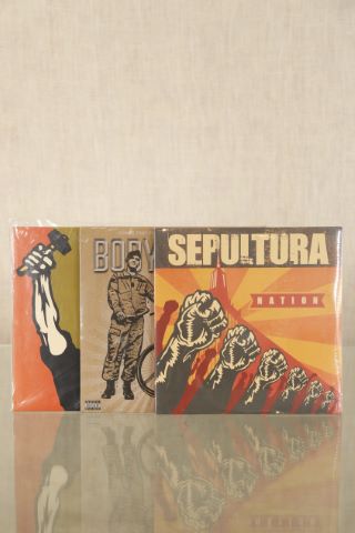 Shepard Fairey (né en 1970) Ensemble de 3 disques...