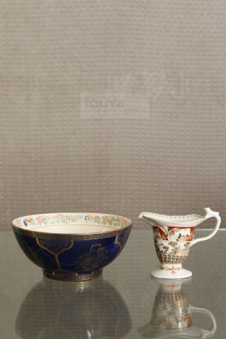 Ensemble en porcelaine comprenant :