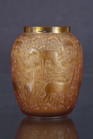 Vase aux biches