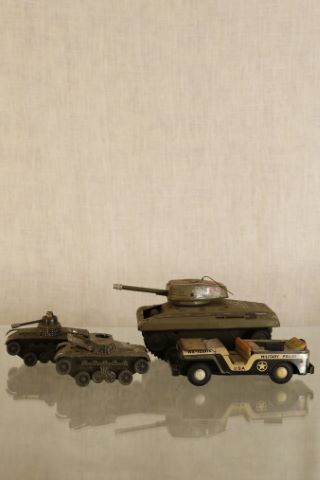 Ensemble de jouets militaires :