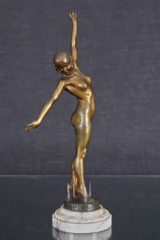 Danseuse aux lances