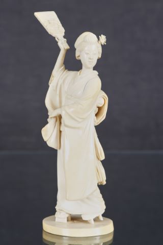 Femme à l’éventail