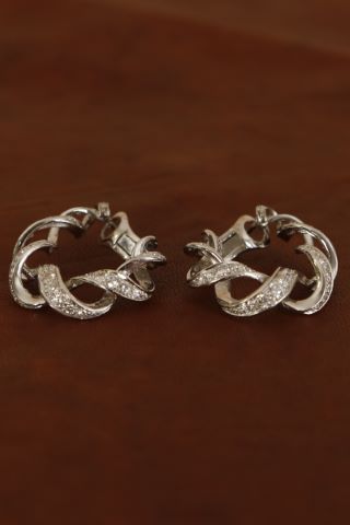 Paire de boucles d’oreille torsadées