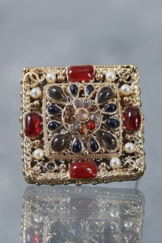 Chanel Broche baroque carrée