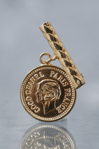 Médaille broche
