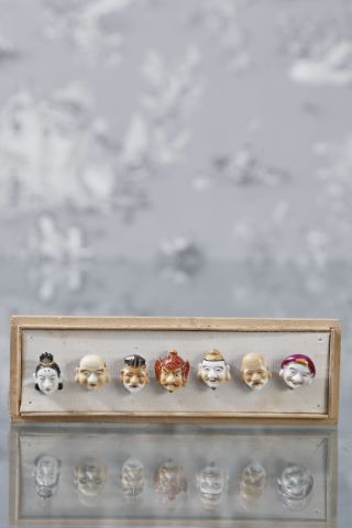 7 boutons de collection