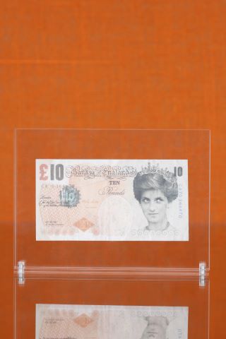 Banksy (né en 1974) Difaced Tenner