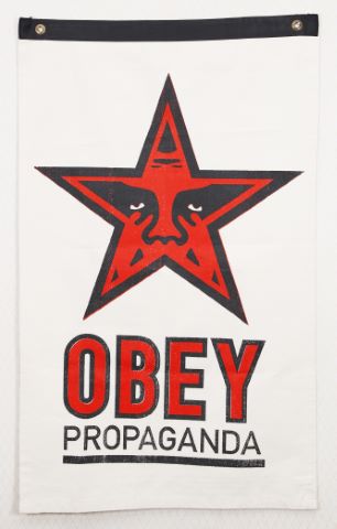 Obey, d’après Shepard Fairey Drapeau Obey...