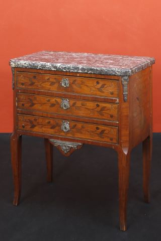 Commode formant médailler