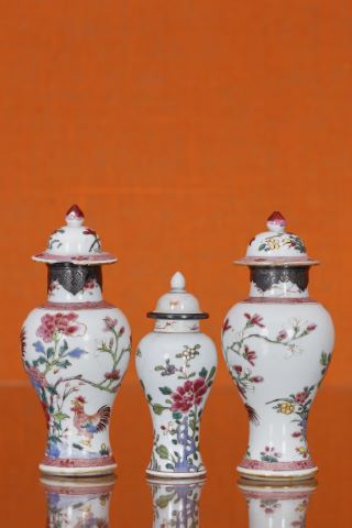 Paire de petits vases