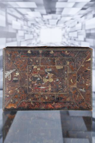 Plat de reliure animé de scènes de batailles