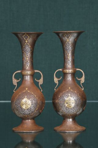 Iran, art Qajar Paire de vases